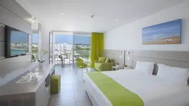 Limanaki Beach Hotel & Suites