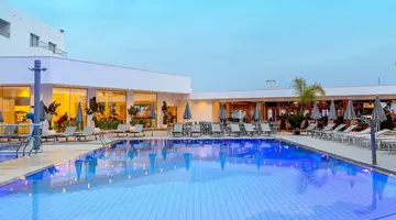Limanaki Beach Hotel & Suites