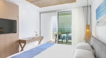 Limanaki Beach Hotel & Suites