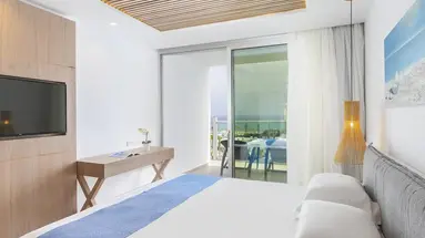 Limanaki Beach Hotel & Suites