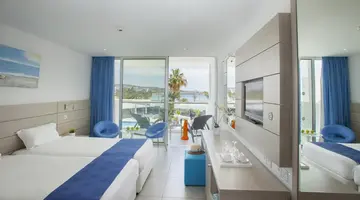 Limanaki Beach Hotel & Suites