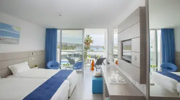Limanaki Beach Hotel & Suites