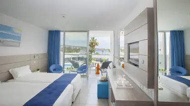 Limanaki Beach Hotel & Suites
