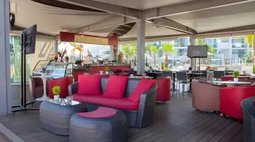 Limanaki Beach Hotel & Suites