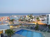 Limanaki Beach Hotel & Suites