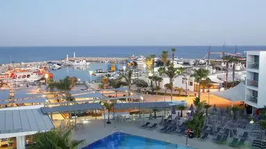 Limanaki Beach Hotel & Suites