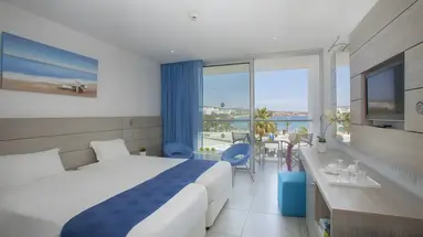 Limanaki Beach Hotel & Suites