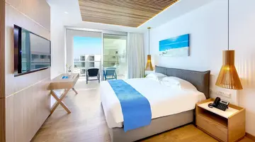 Limanaki Beach Hotel & Suites