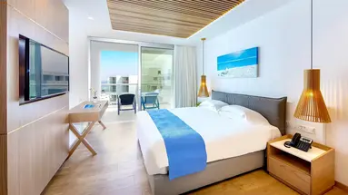 Limanaki Beach Hotel & Suites