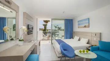 Limanaki Beach Hotel & Suites