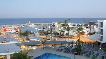 Limanaki Beach Hotel & Suites