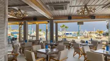 Limanaki Beach Hotel & Suites