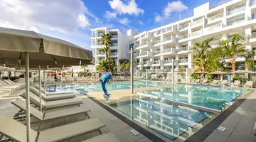 Limanaki Beach Hotel & Suites