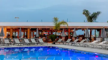 Limanaki Beach Hotel & Suites