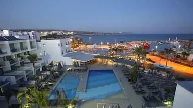Limanaki Beach Hotel & Suites