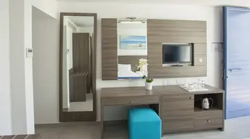 Limanaki Beach Hotel