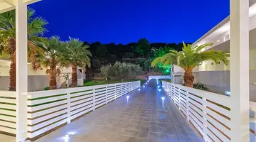 Lindos White Hotel & Suites