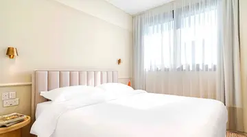 LIV Mackenzie Beach Suites