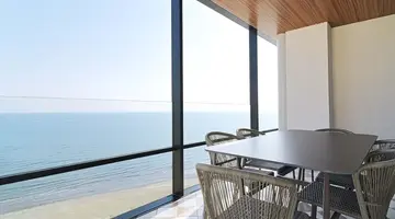 LIV Mackenzie Beach Suites