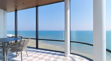 LIV Mackenzie Beach Suites