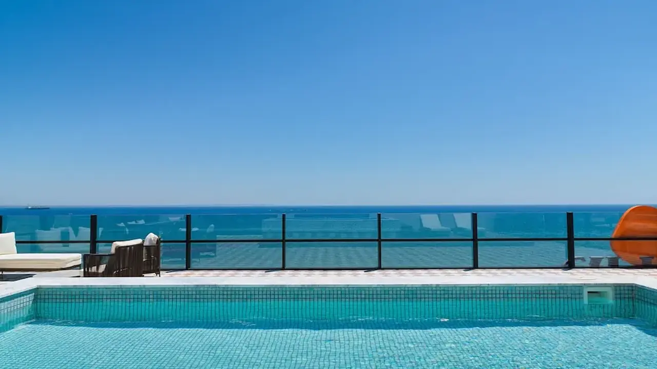 LIV Mackenzie Beach Suites