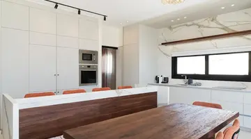 LIV Mackenzie Beach Suites