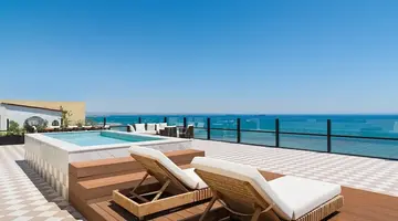 LIV Mackenzie Beach Suites