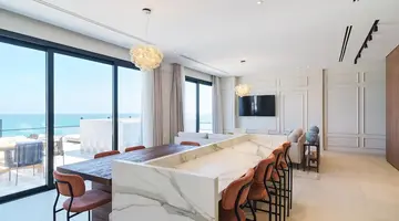 LIV Mackenzie Beach Suites