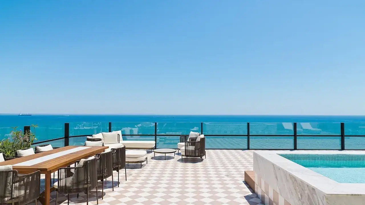 LIV Mackenzie Beach Suites
