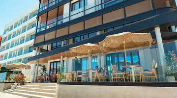 LIV Mackenzie Beach Suites