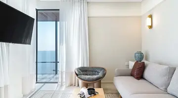 LIV Mackenzie Beach Suites
