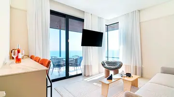 LIV Mackenzie Beach Suites