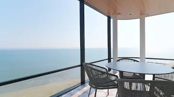 LIV Mackenzie Beach Suites