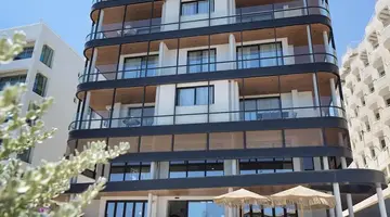 LIV Mackenzie Beach Suites