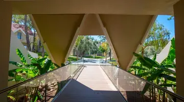 LONG BEACH CLUB NATURE