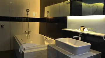 LONG BEACH GARDEN HOTEL & SPA