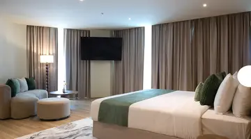 LONG BEACH GARDEN HOTEL & SPA