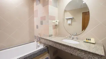 LONG BEACH GARDEN HOTEL & SPA