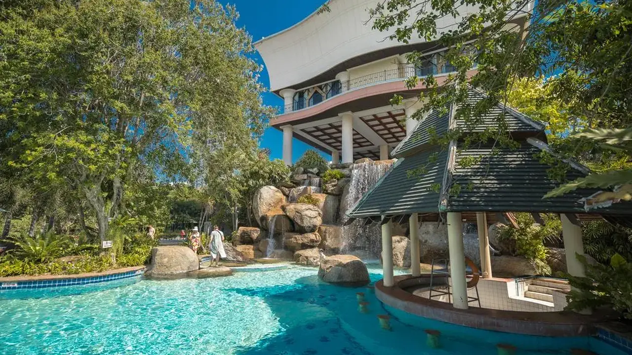 LONG BEACH GARDEN HOTEL & SPA