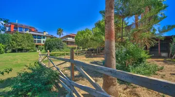 LONICERA WORLD HOTEL
