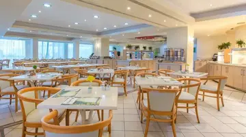 Lordos Beach Hotel & Spa