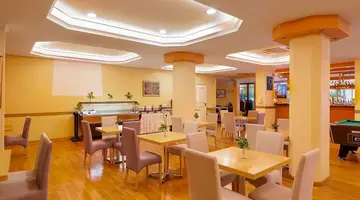 Louvre Hotel
