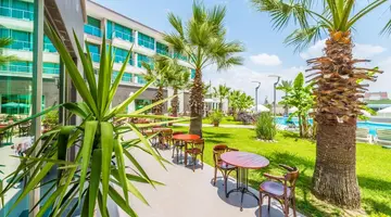 Lowe Hotel