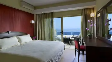 Macaris Suites and Spa