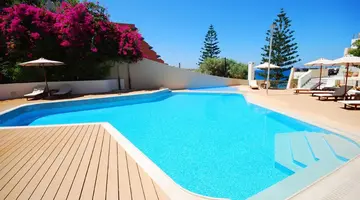 Macaris Suites and Spa