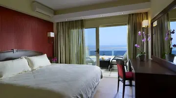 Macaris Suites and Spa
