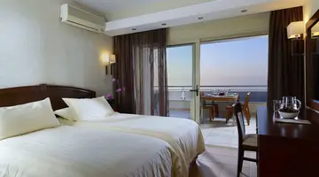 Macaris Suites and Spa
