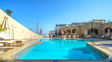 Macaris Suites & Spa