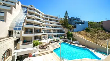 Macaris Suites & Spa