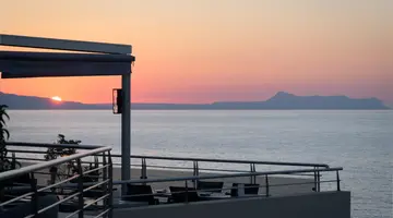 Macaris Suites & Spa